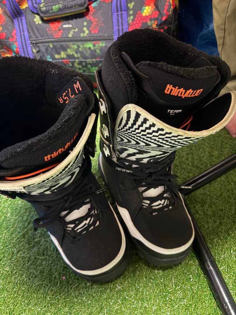 thirtytwo スノーボードブーツ W7.5 楽天市場】ラスト1足 23.5cm 35%off ラスト1足 23.5cm のみ 送料無料