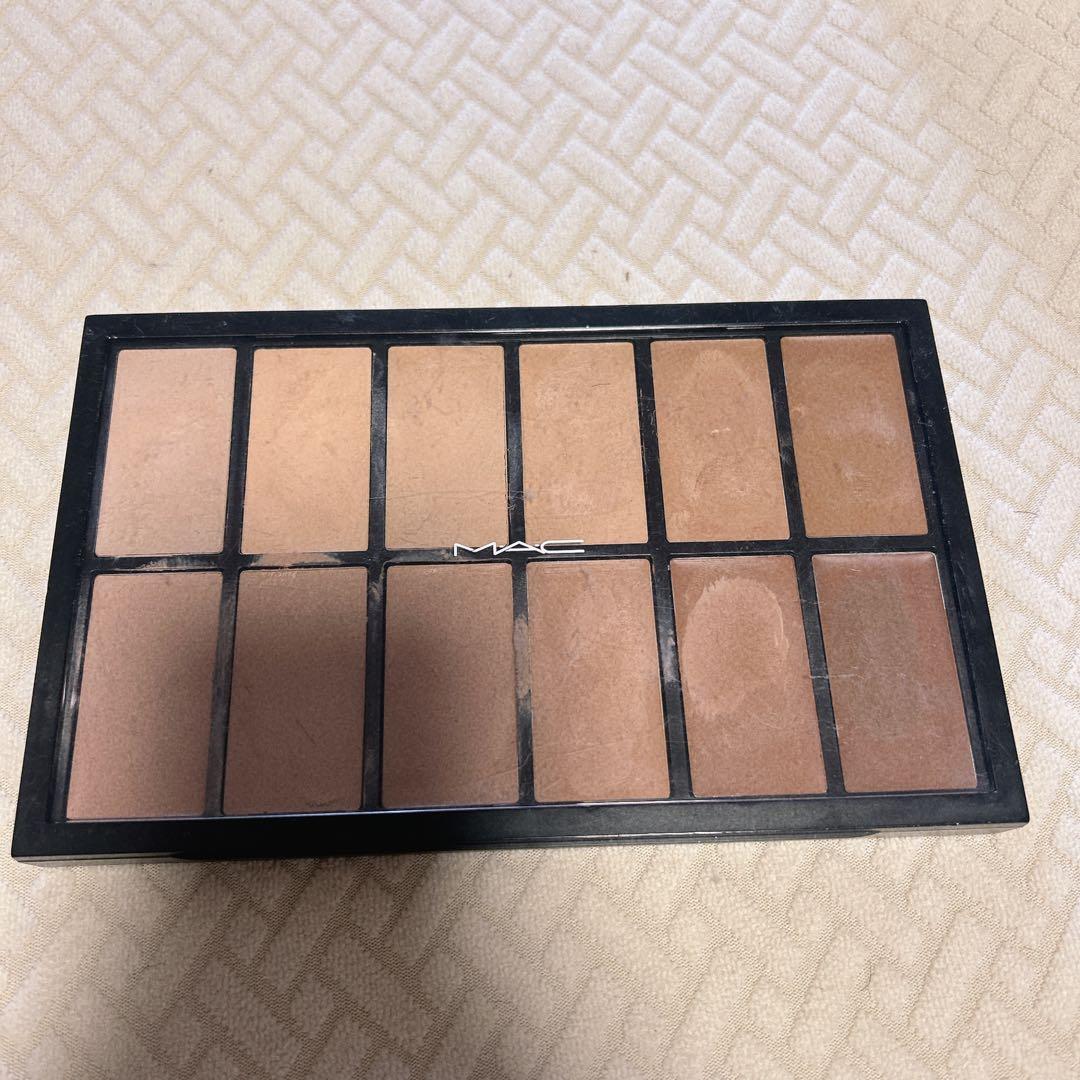 MAC パレットコンシーラー 12色入り スタジオ フィックス コンシール アンド コレクト パレット｜M・A・Cの