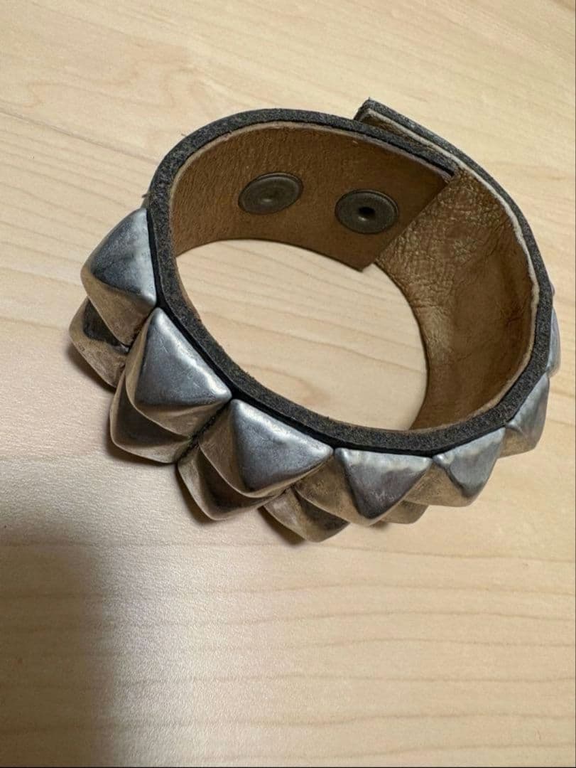 WENDY'S & フットザコーチャー イギリス製 スタッズリストバンド