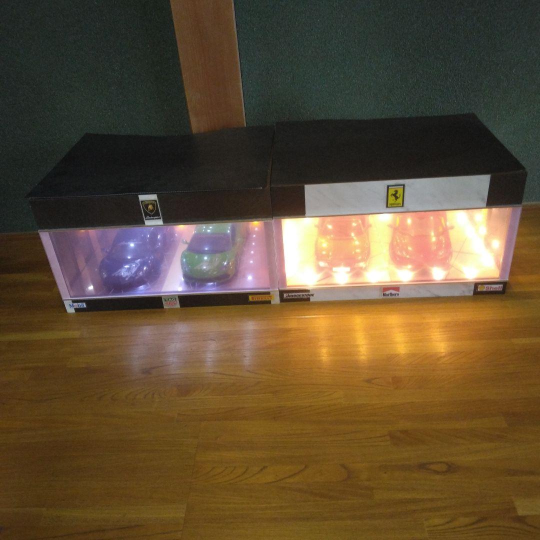 フェラーリ＆ランボルギーニショーケース＆ミニカーセットです。 フェラーリ＆ランボルギーニショーケース＆ミニカーセットです