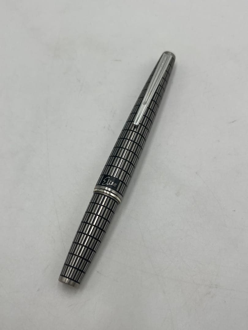 パイロット エリート 格子柄 万年筆　18K 750 F ヴィンテージ PILOT パイロットELITE エリート 万年筆 格子柄18K 750 / F - メルカリ