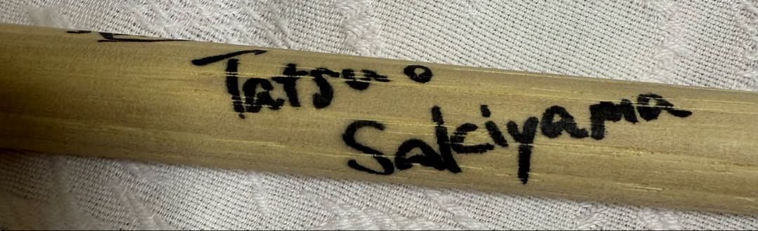 スピッツ　﨑山龍男　直筆サイン入りドラムスティック LERNIからSpitzの崎山龍男氏モデルのドラムスティック発売！