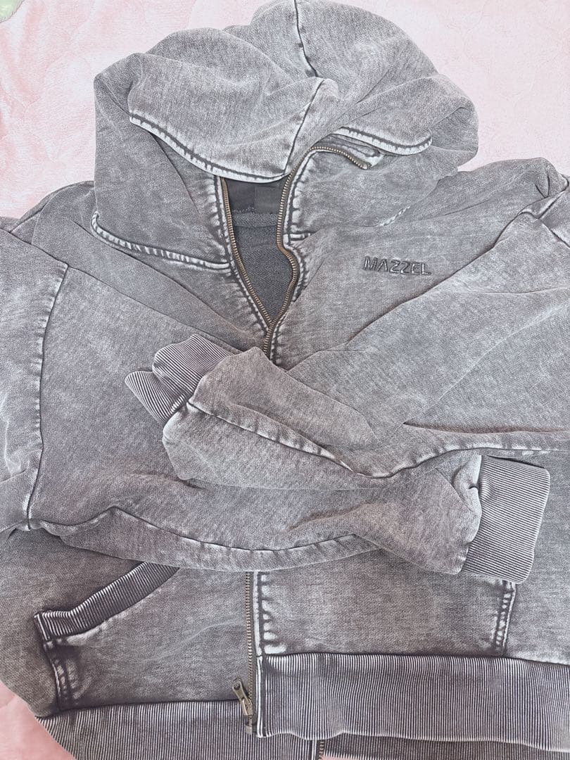 MAZZEL ジップアップパーカー Mサイズ MAZZEL ジップアップパーカー – BMSG