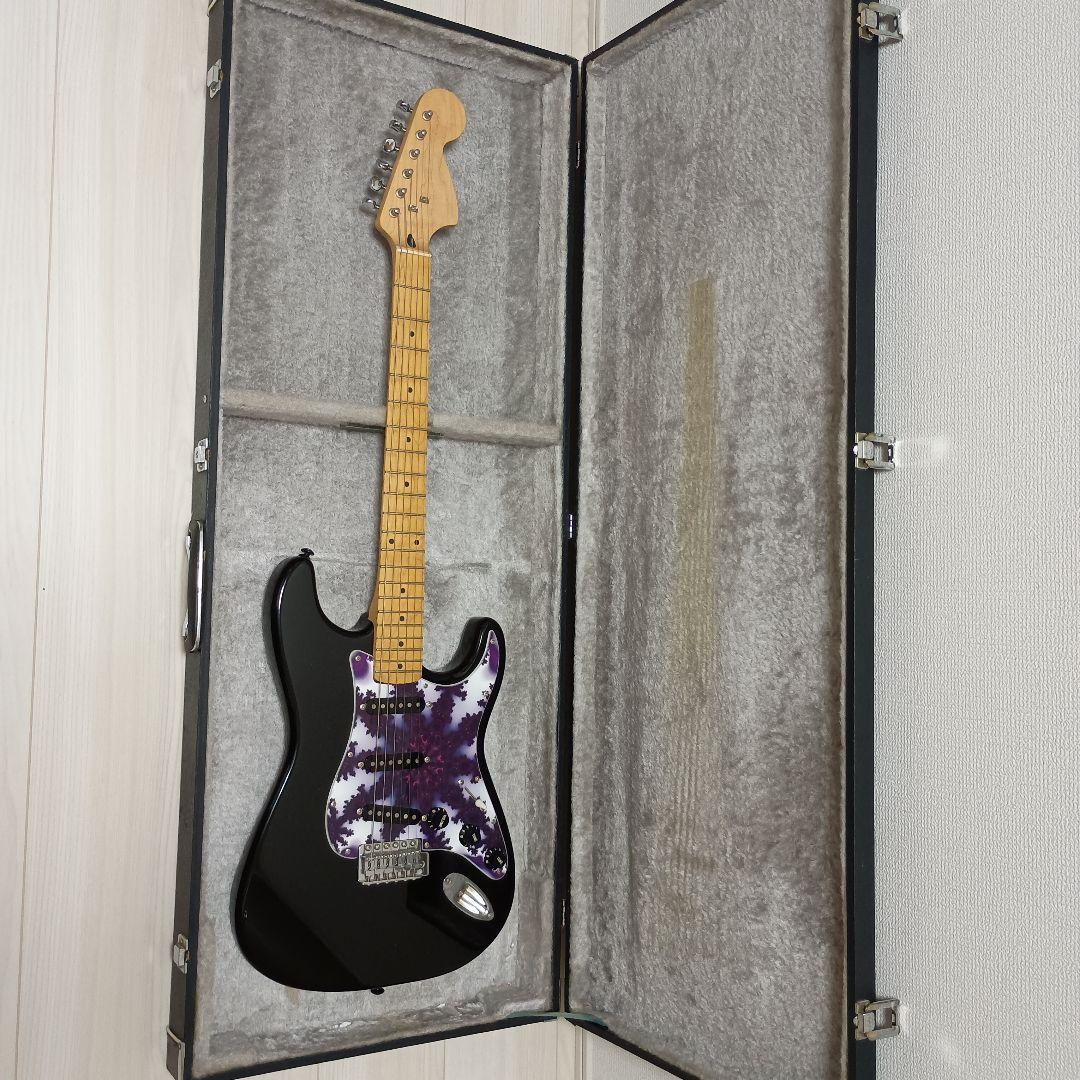 ストラトキャスタータイプ エレキギター 紫色ピックガード ストラトキャスタータイプ エレキギター 紫色ピックガード