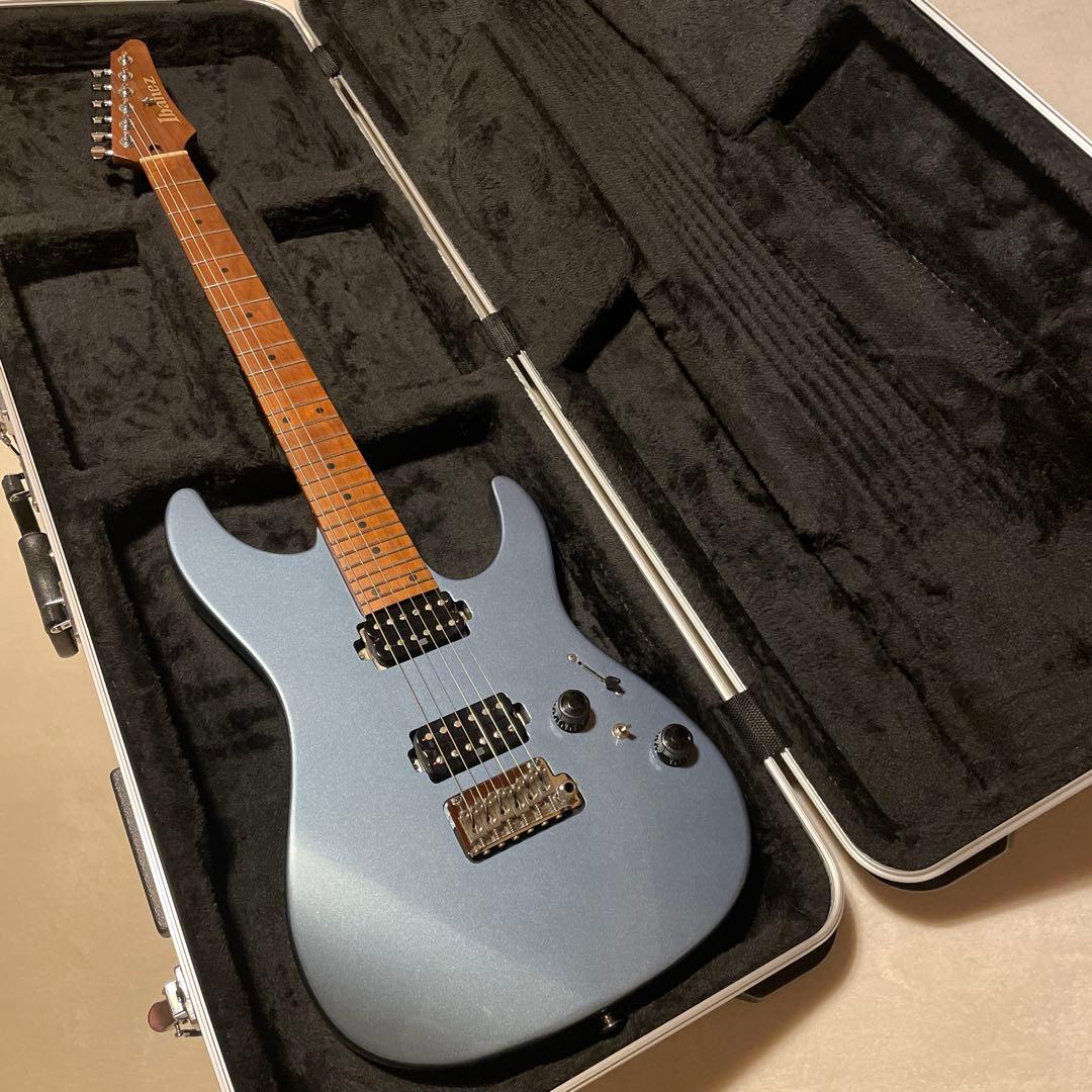 ギター Ibanez Prestige AZ2402 Ice Blue llic Ibanez Prestige AZ2402 - Ice Blue Metallic | Sweetwater