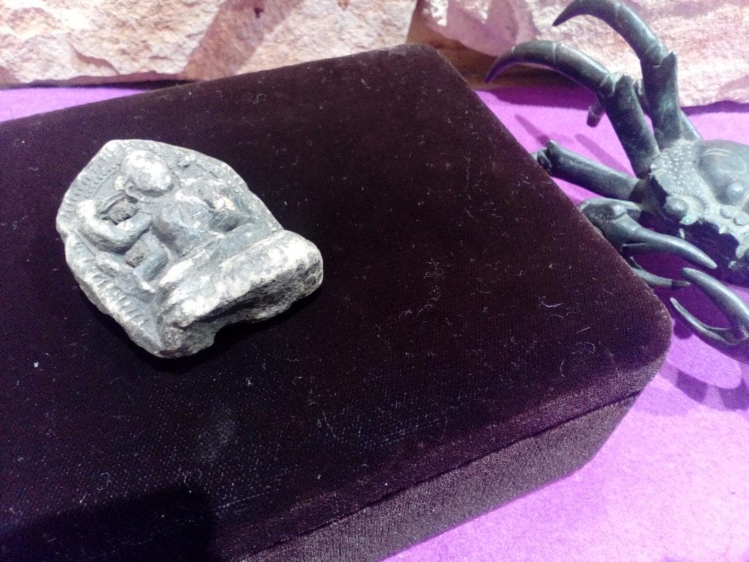 タイ国時代アンティーク手練り陶器製プラクルアン時代仏御守り当時物その１０ プラクルアン（タイのお守り） | hashigo antiques