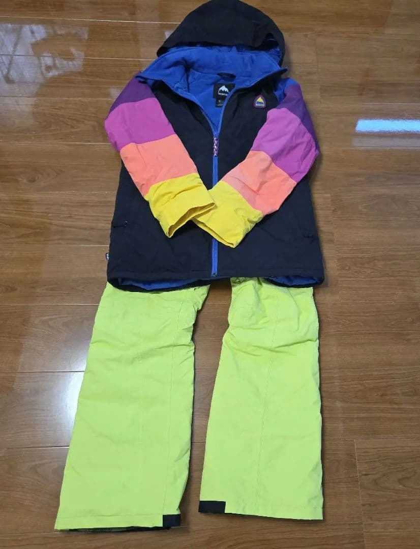 BURTON スノーボードウェア 上下セット XL Burton スノーボードウェア Mサイズ上下セットパスケース付き 水色