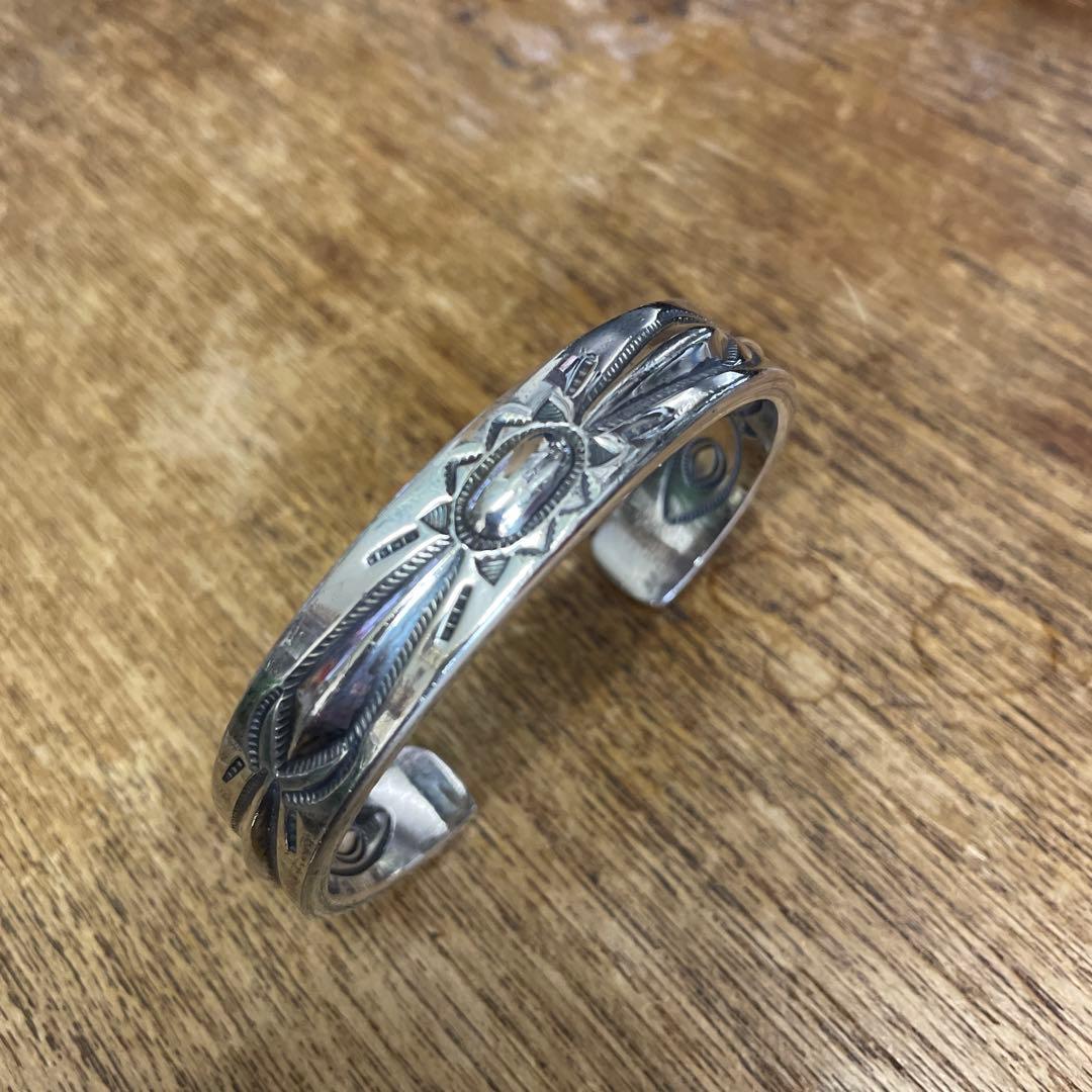 ダブルスタンプバングル Ray Adakaiレイアダカイ インディアンジュエリー RAY ADAKAI（レイアダカイ） 】 ダブルスタンプシルバーバングル