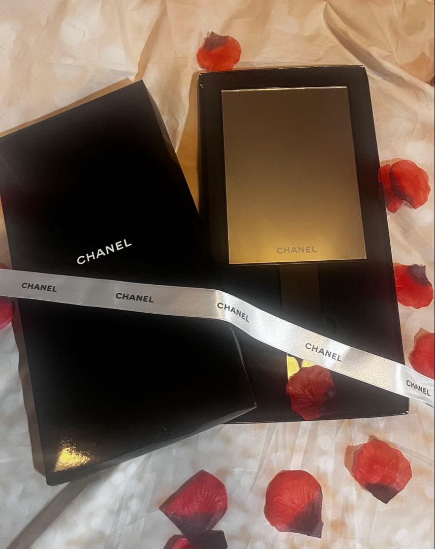 新品✨CHANELシャネルミラー手鏡卓上コンバーチブル仕様　メルカリ市価格 CHANEL（シャネル） ミラー 手鏡 ミロワール ドゥーブル ファセット