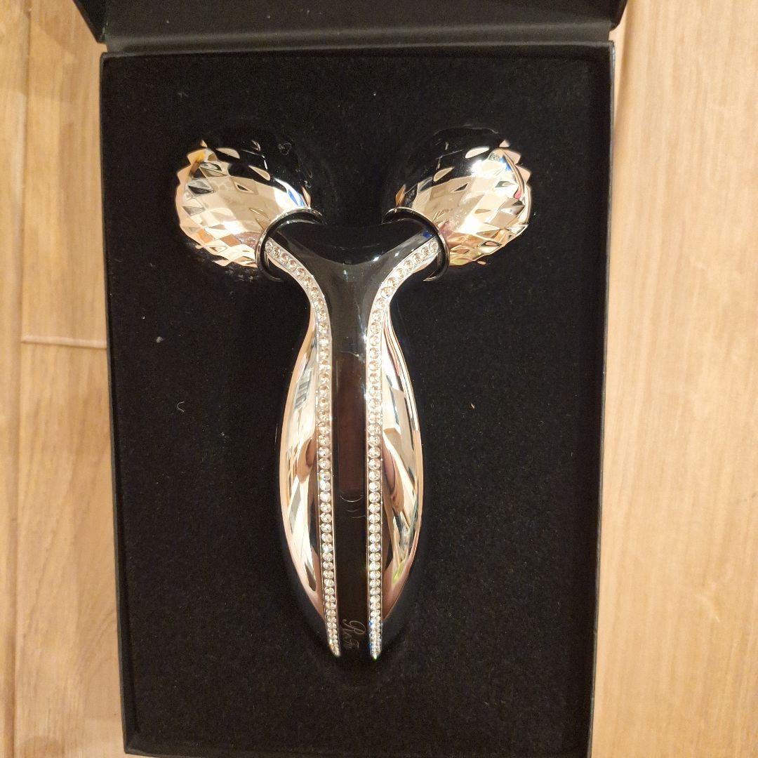 ReFa 美顔ローラー ダイヤモンドカット スワロフスキー - メルカリ