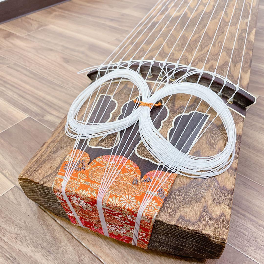 琴 すだれ彫り くり甲 蒔絵あり 13弦 上角