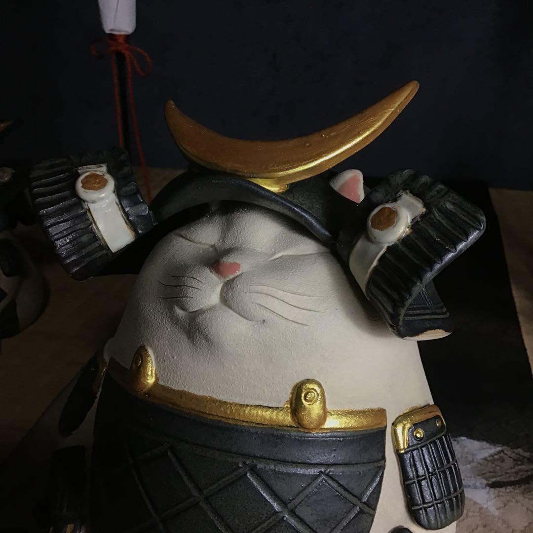 ねこ武将∠(｀∇´)ゝ　まる白猫　黒甲冑　黒兜(伊達形) 大一点のみ 鎧兜甲冑等身大】伊達政宗（梅）桶側二枚胴 | 甲冑工房 武寿