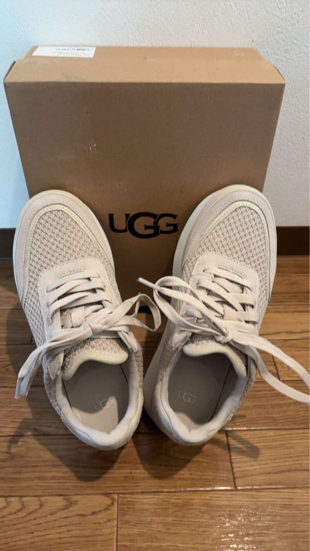 UGG TAELAN LACE UP 厚底 スニーカー ベージュ - メルカリ