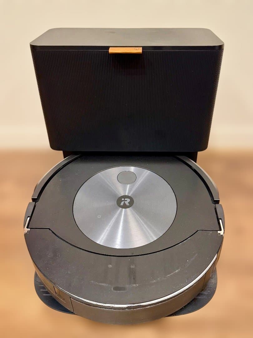 iRobot ルンバ j7+ ブラック 自動ゴミ収集 クリーンベース付 ロボット掃除機 Roomba（ルンバ）j7+【クリーンベース（自動ゴミ収集機