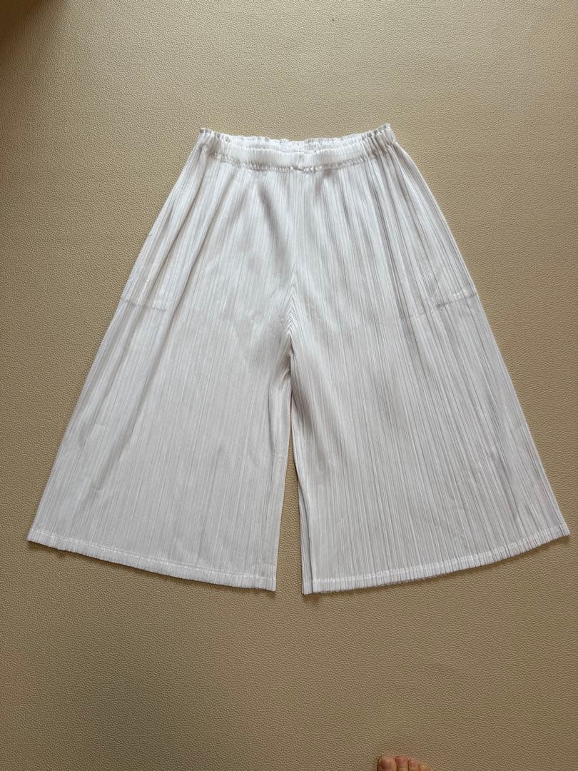 PLEATS PLEASE PP91-JF204ホワイトハーフパンツ総丈69cm BASICS – ISSEY MIYAKE ONLINE STORE