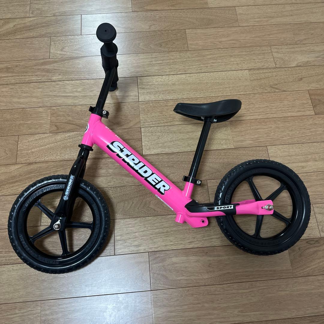 ストライダー12インチ　ピンク　純正マルチバイクスタンド付き ストライダー12インチ ピンク 純正マルチバイクスタンド付き Amazon.co