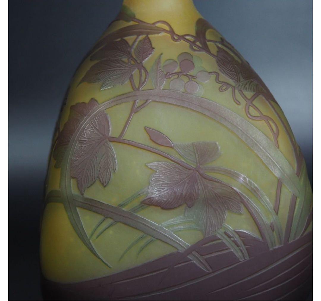 送料無料 時代物 被せガラス蔦葛文扁壺 花文花瓶 高さ23.5cm