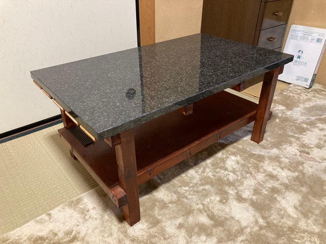 黒御影石天板のリビングテーブル