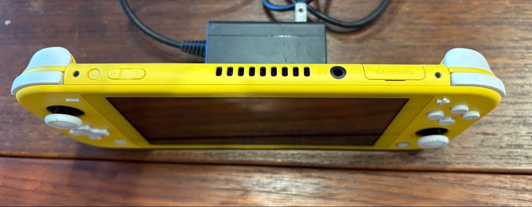 d*9様 Nintendo Switch Lite イエロー 充電器付きの通販はau PAY