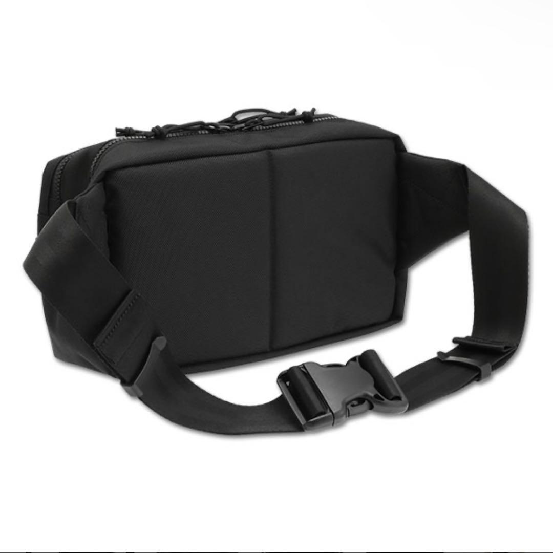 NEW ERA(R) × MARY QUANTスクエア ボディバッグ（ブラック） - メルカリ