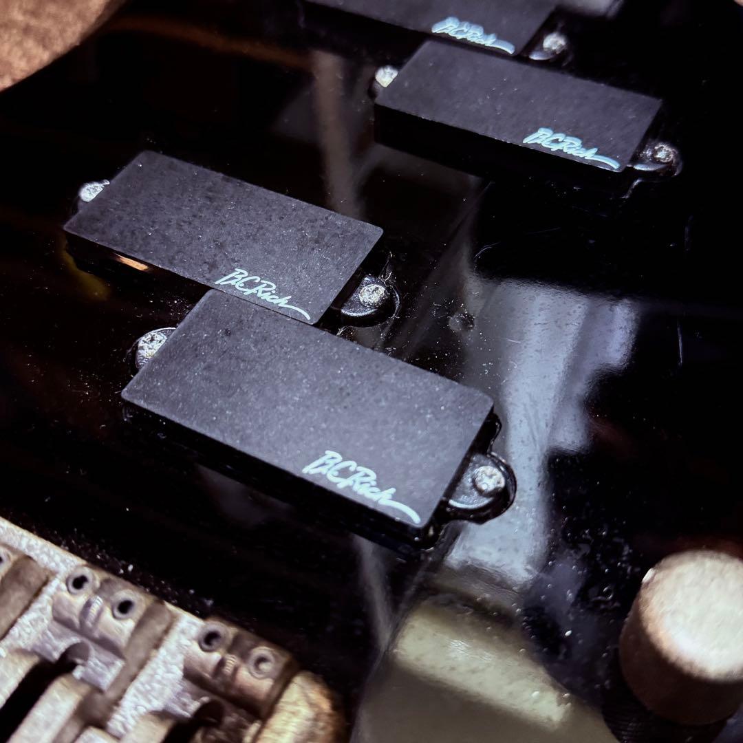 変形エレキベース　フレットレス　b.c.rich VIRGO