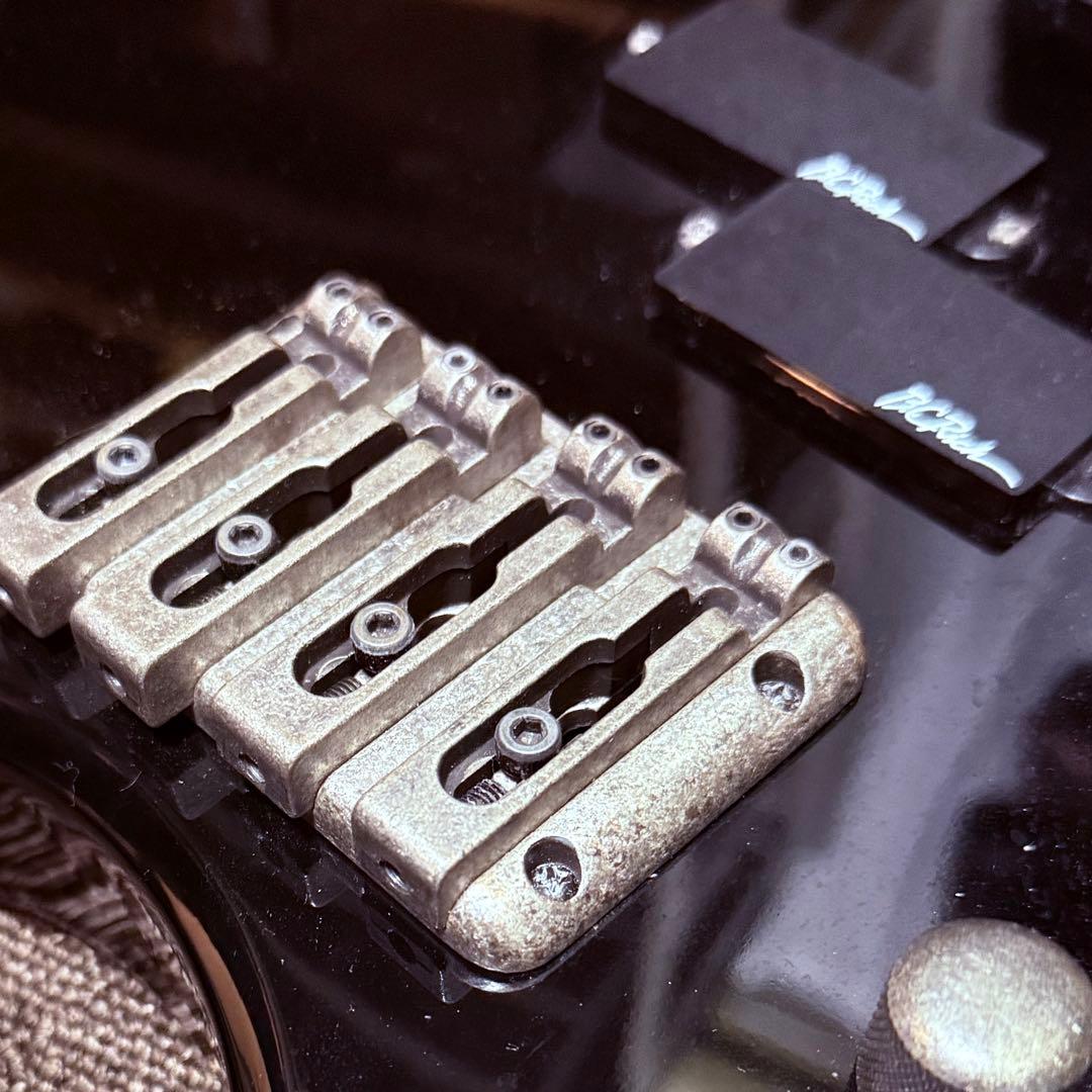 変形エレキベース　フレットレス　b.c.rich VIRGO