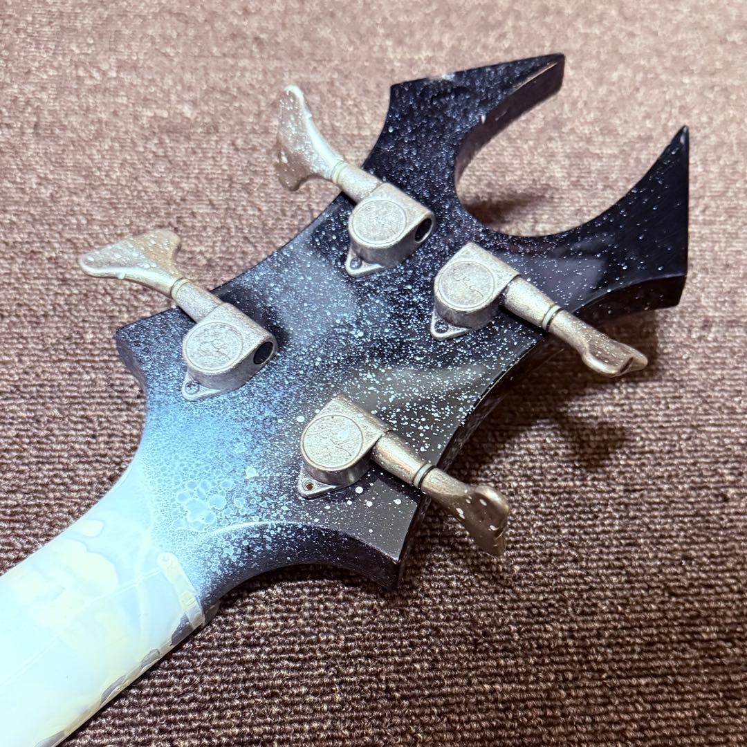 変形エレキベース　フレットレス　b.c.rich VIRGO