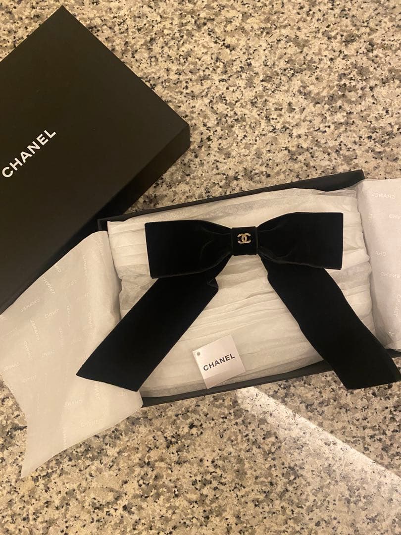 CHANEL 新作未使用　シャネルベロアリボン　バレッタ　24v 入手困難品 CHANEL - ほぼ未使用❤️シャネル❤️ヴィンテージ ベロア リボン