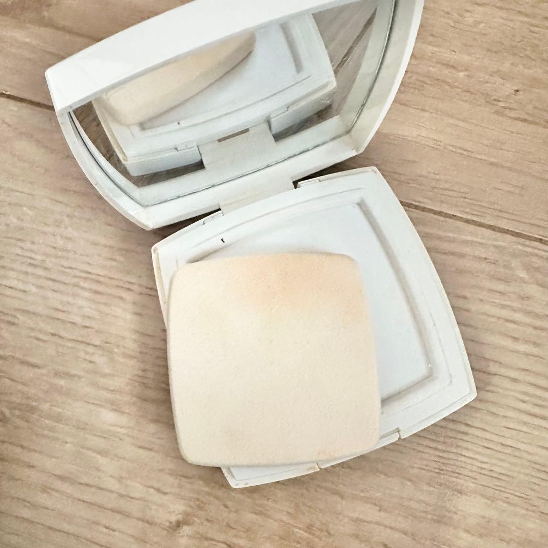 CHANEL シャネル ルブラン コンパクト ラディアンス 21 ベージュ
