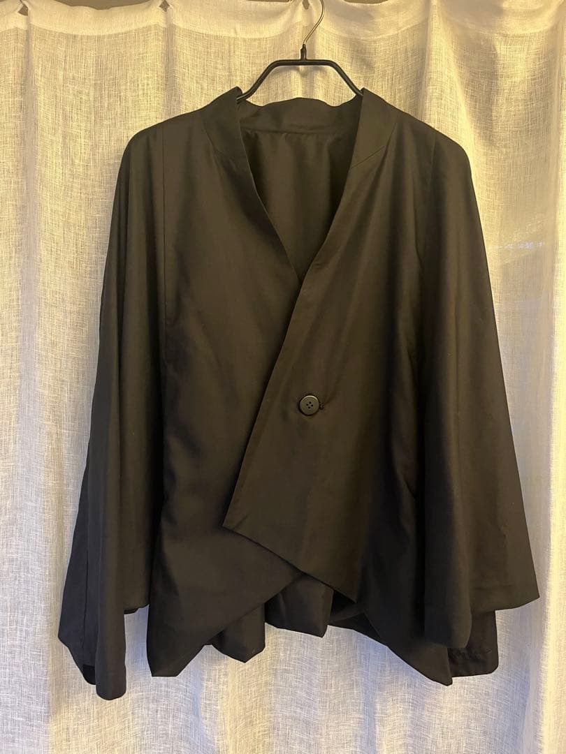 issey miyakeノーカラーオーバーサイズジャケット 黒 HOMME PLISSE ISSEY MIYAKE/オム プリッセ イッセイ ミヤケより