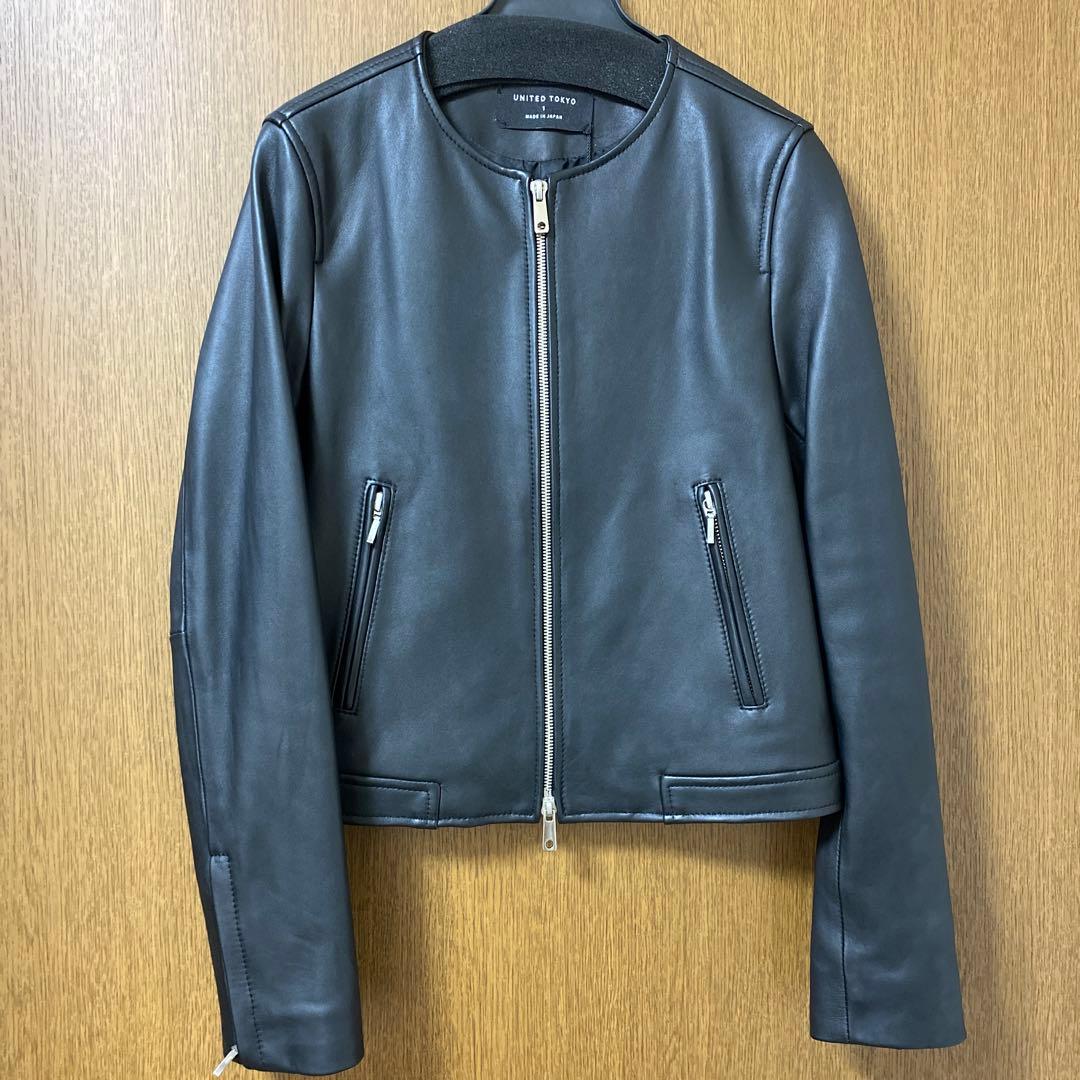 【新品未使用】UNITED TOKYO ノーカラー ライダース シープスキン UNITED TOKYO（ユナイテッドトウキョウ）の「ラムレザーノーカラー