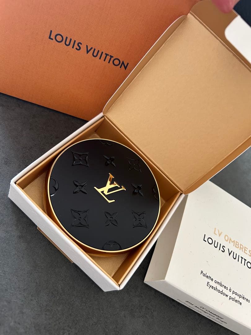 新品）LOUIS VUITTON LV OMBRES アイシャドウ　896 LV オンブル 896 モノグラム·ルージュ / ルイ・ヴィトン | LIPS