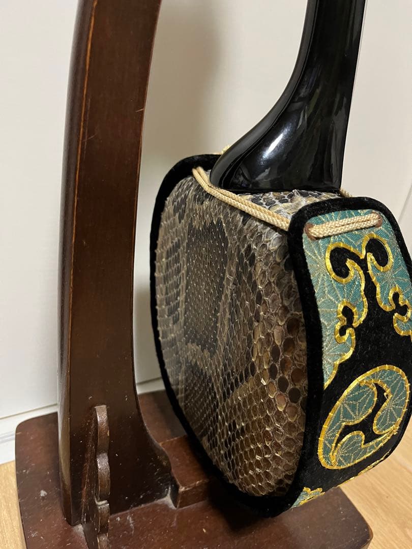 沖縄三線 私の持ってる三線で1番上等❗️ 重さ載せ