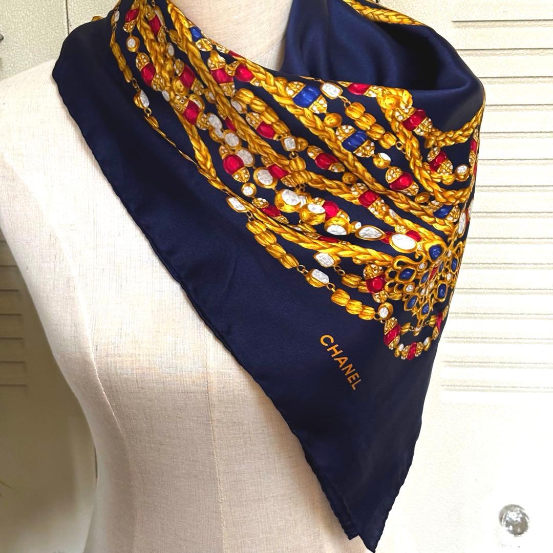 CHANEL ジュエリープリント スカーフ ネイビー CHANEL ジュエリープリント スカーフ ネイビー