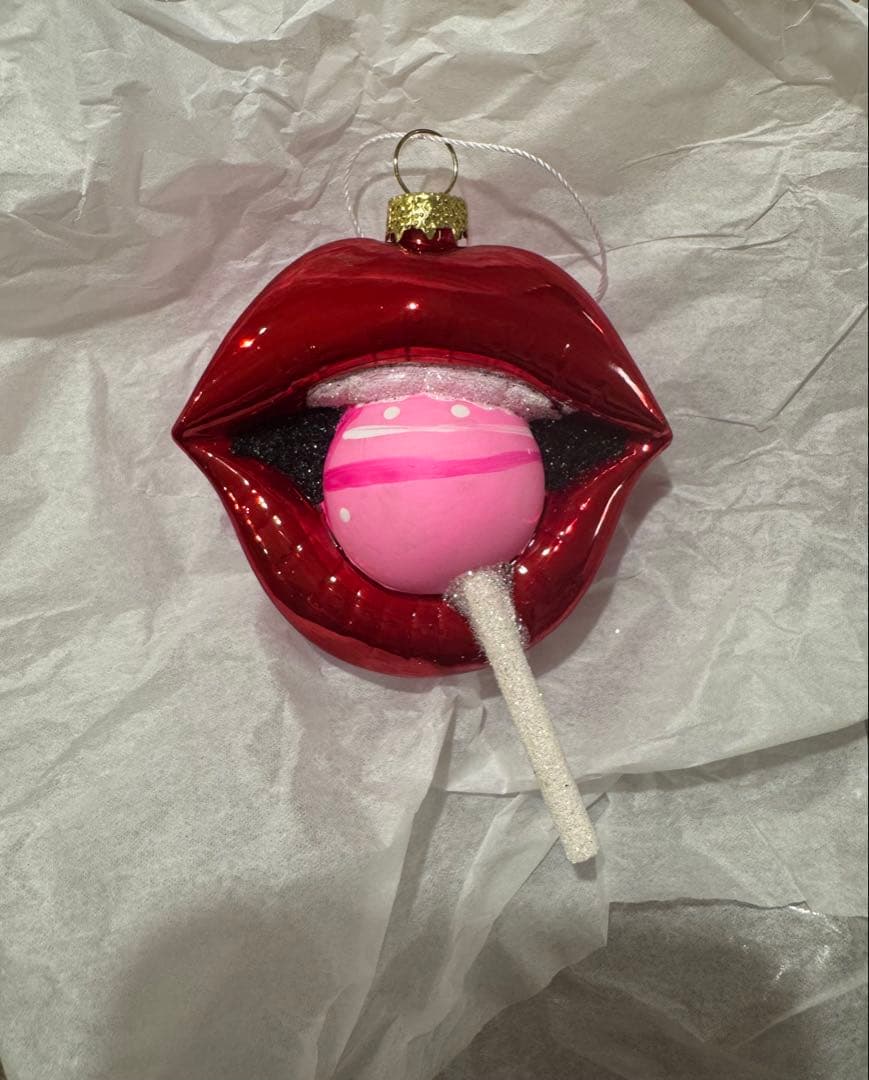 アスティエオーナメント　赤い唇キャンディーオーナメント アスティエ。赤い唇のクリスマスオーナメント - メルカリ