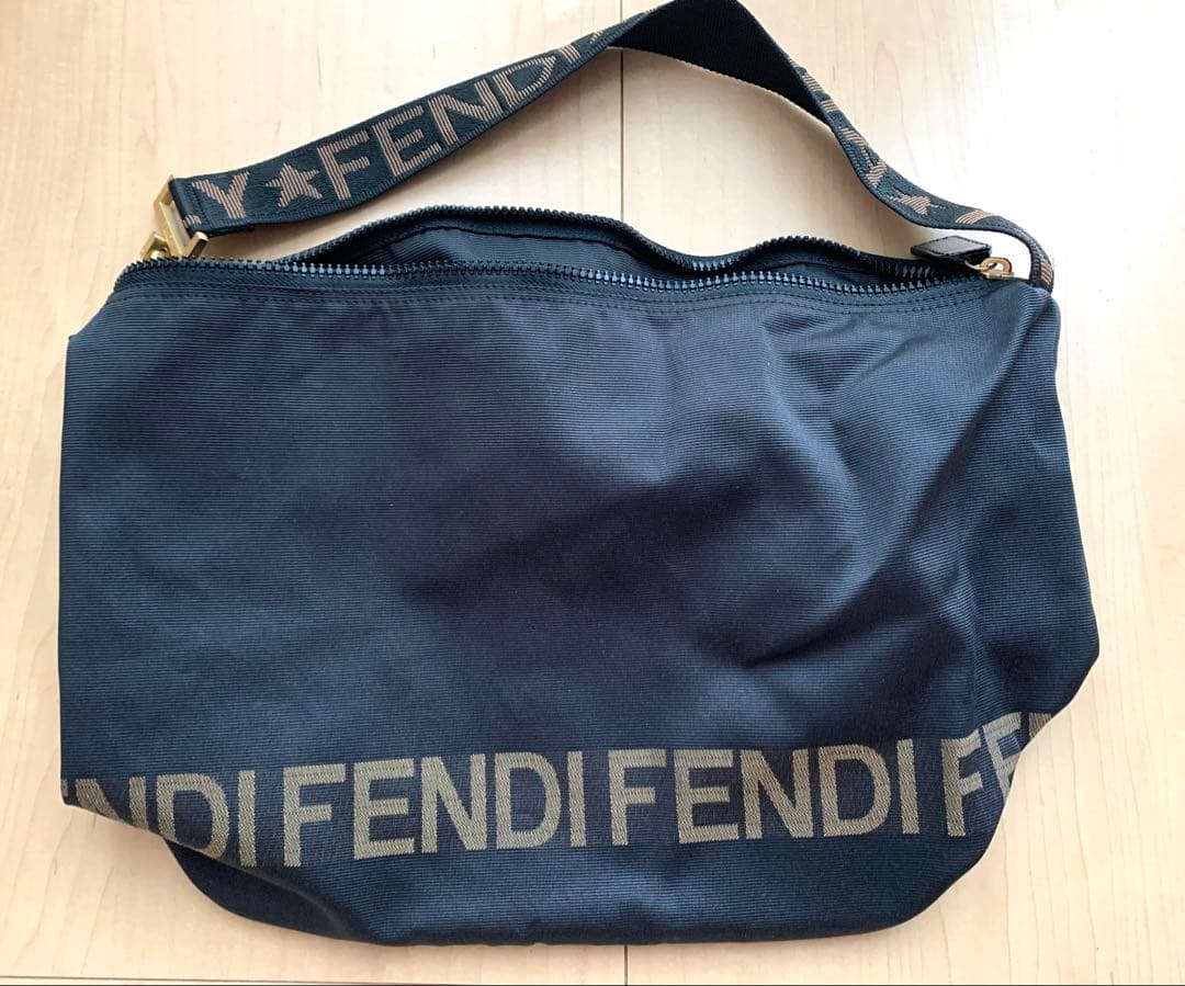 フェンディ ロゴ セミショルダーバッグ（ポーチ付き）｜FENDI FENDI フェンディ ロゴ サンシャイン ショルダーバッグ (FENDI