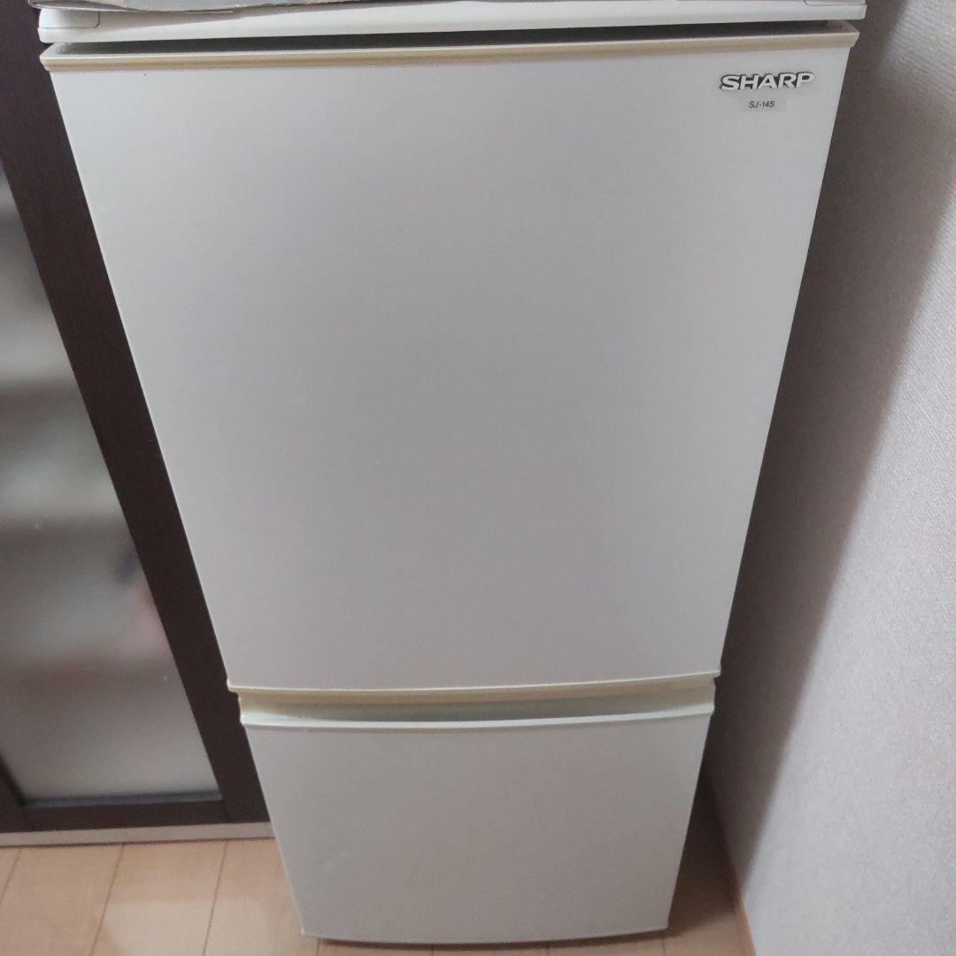 SHARP 2ドア冷蔵庫 ホワイト ヨドバシ.com - シャープ SHARP 冷蔵庫 （137L・つけかえどっちもドア