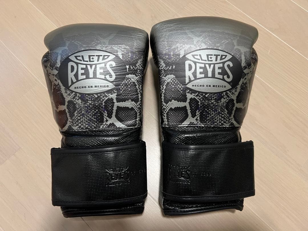 REYES ボクシンググローブ 14onz REYESボクシンググローブ マジックテープ式・ゴールド(12oz・14oz