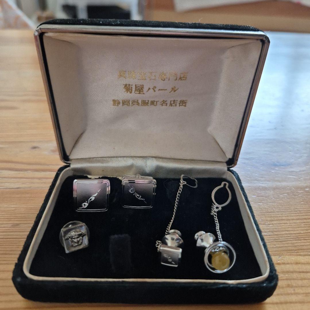 シルバー ネクタイピン、カフスセット ケース付き - メルカリ