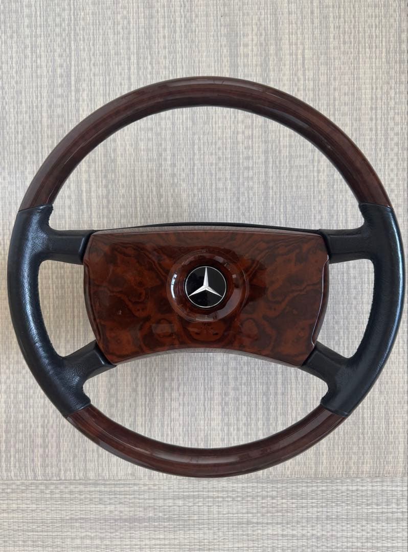 メルセデスベンツW107W126 ウォールナット&レザーコンビ ステアリング メルセデスベンツW107W126 ウォールナット&レザーコンビ ステアリング