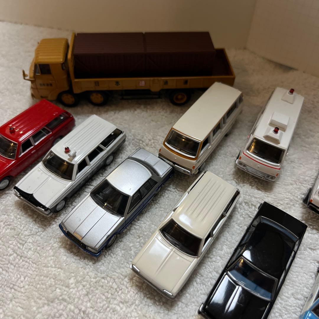 ミニカーセット 10台 パトカー・救急車・トラック等 ミニカーセット トラック 救急車 パトカー - メルカリ