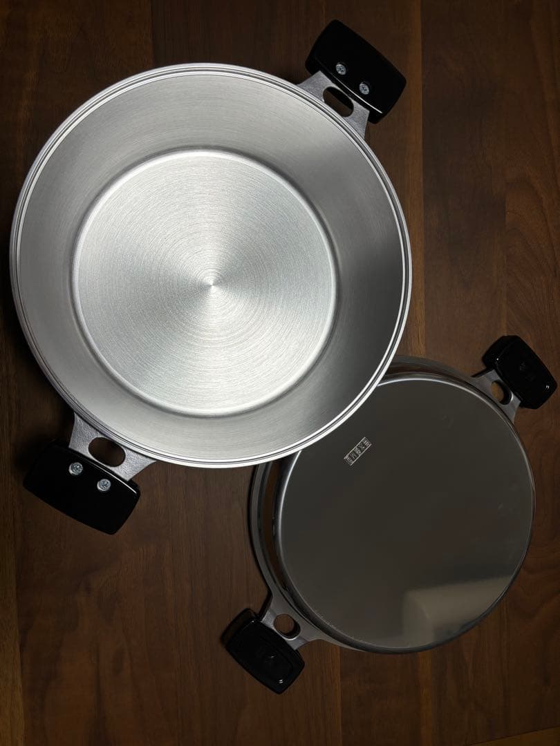 ムスイ 無水鍋 M型 両手鍋 25㎝　【新品・未使用品】 ムスイ 無水鍋 両手鍋 20cm 直火専用 1鍋8役 MUS62 シルバーカラー HAL