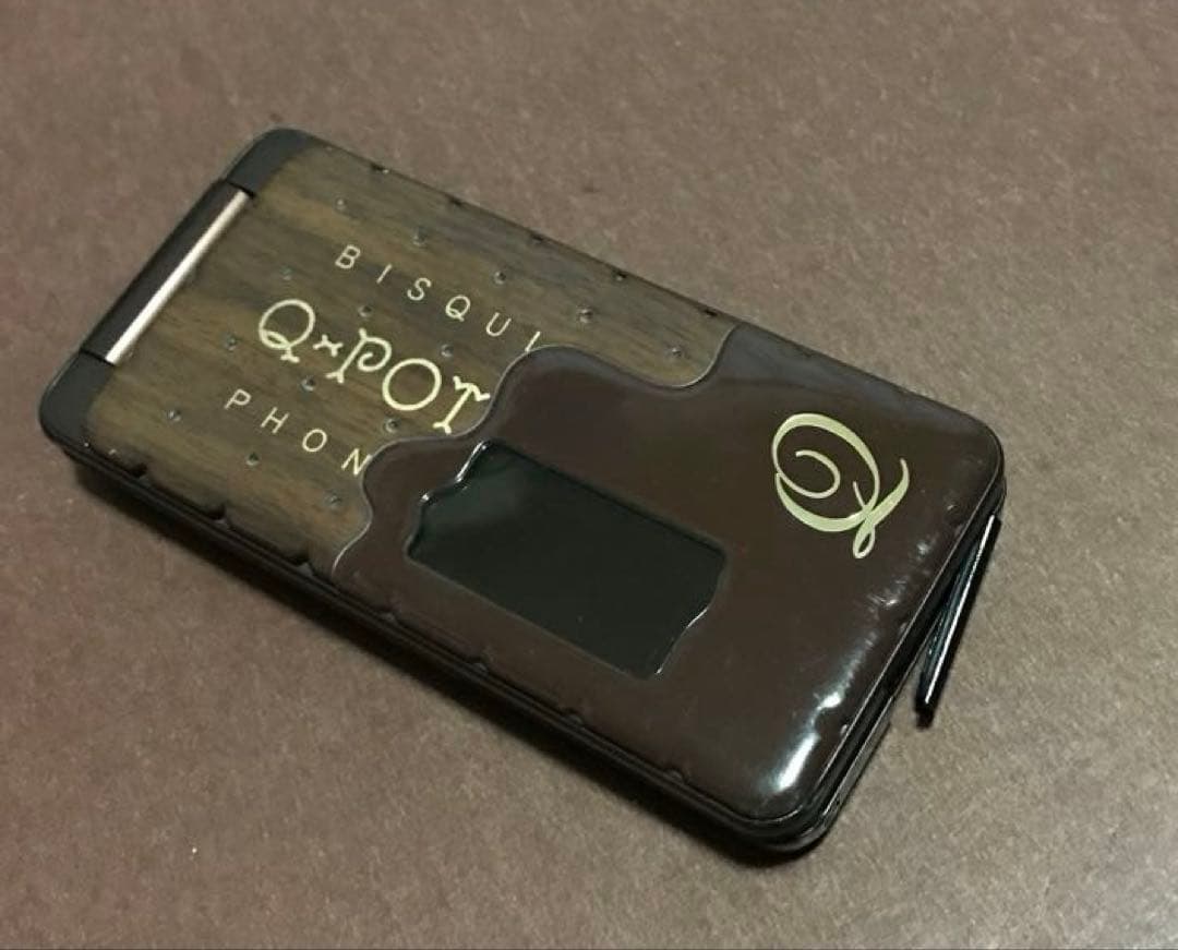 Q-pot. Phone SH-04C docomo チョコレートビスケット