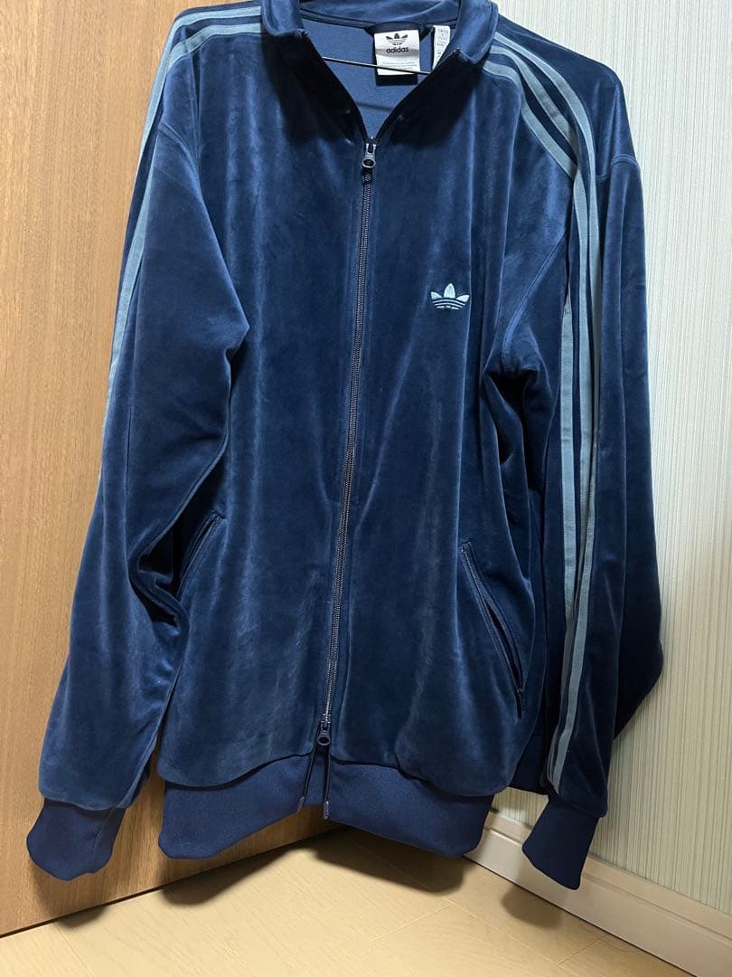 adidas ベロアトラックジャッケット ネイビー 中古・古着通販】adidas Originals (アディダスオリジナル) ベロア