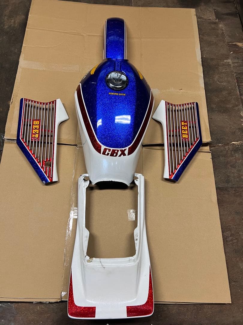 CBX400F 外装セット 30万円であのCBX400Fに大変身!? 現行バイクを伝説の名車に仕立てる