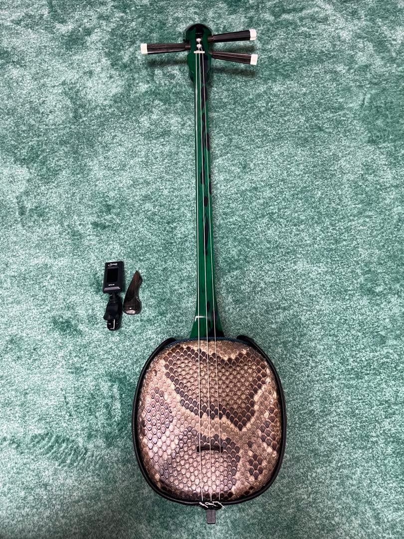 三線本体 ヘビ皮 沖縄本島黒木マカビ型 強化張り 本格 当時24万 三線本体 ヘビ皮 沖縄本島黒木マカビ型 強化張り 本格 当時24万 - メルカリ