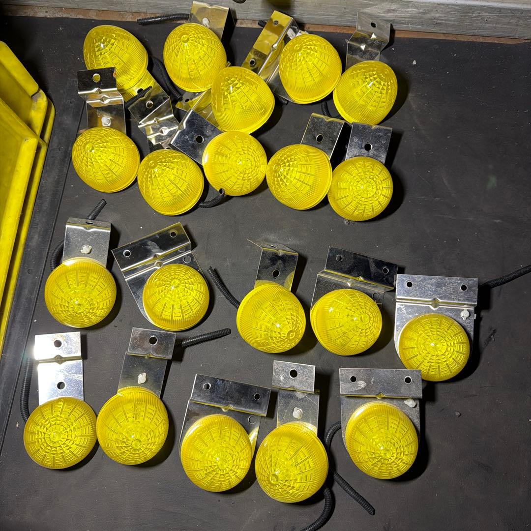 トラック 黄色 マーカー LED 20個セット ステー付き Amazon.co.jp: マーカーランプ サイドマーカー トラック 角型 黄色 10