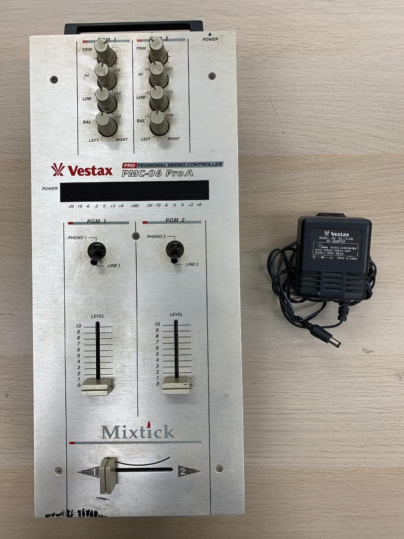【通電確認済み】ミキシングコントローラー　Vestax PMC-06ProA 中古品のVestax、DJミキサーPMC-06ProAのご紹介です。