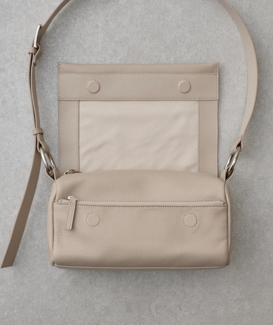 ♪連休off♪【新品タグ付】ビアズリー レザー ボディバッグ ベージュ