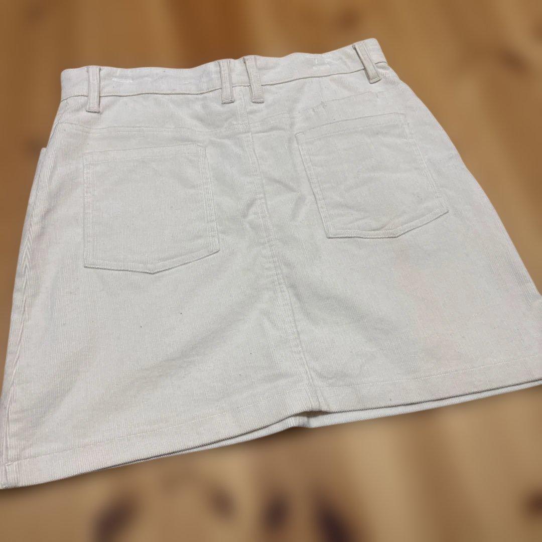 チャンピオン スウェットシャツとコーデュロイスカートセットアップ